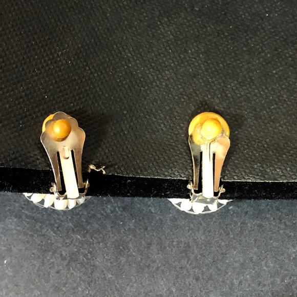 Vintage Pearl Earrings, Clip-on Cluster of Mini Pearls White Bridal Regency - Picture 5 of 6